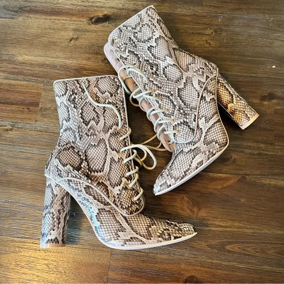 Fashion Nova Snake Print Lace Up Bootie Size 11 - Picture 4 of 7